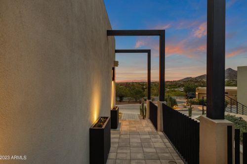 5841 Echo Canyon Cir, Phoenix AZ 85018-1243 exterior