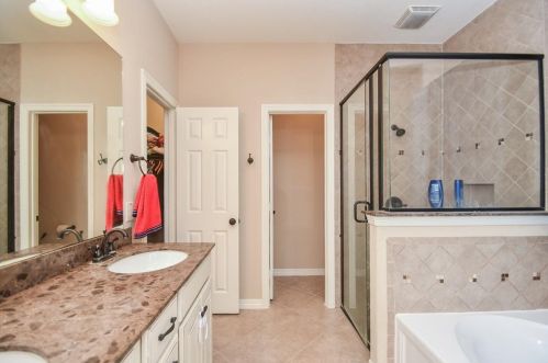 5622 Little Creek Ct, Fulshear TX 77441-1490 exterior