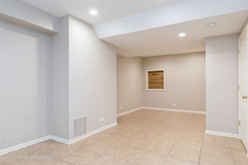 864 Hickman Ln, Bull Valley IL 60098-3027 exterior