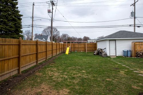 8442 Montana Ave, Milwaukee WI 53227-3357 exterior