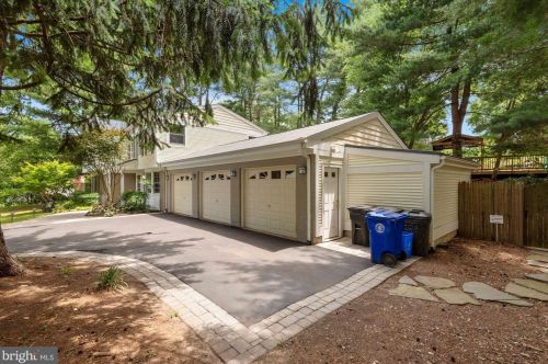 9 Bethayres Ct, Rockville MD 20855-2020 exterior