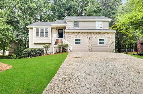 3768 Spring Garden Ln, Lithonia GA  30038-3639 exterior