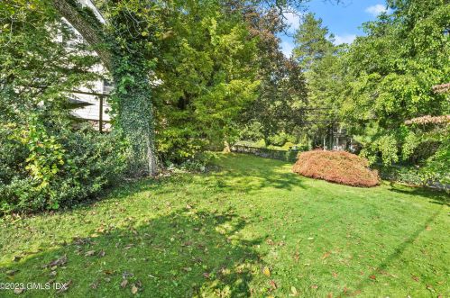 18 Comly Ave, Greenwich CT 06831-4933 exterior