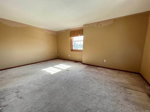 254 Jobs Hl Rd, Ellington CT 06029-2209 exterior