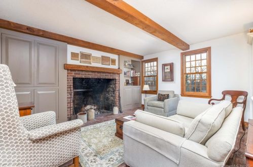 136 Mtn Spg Rd, Farmington CT 06032-1612 exterior