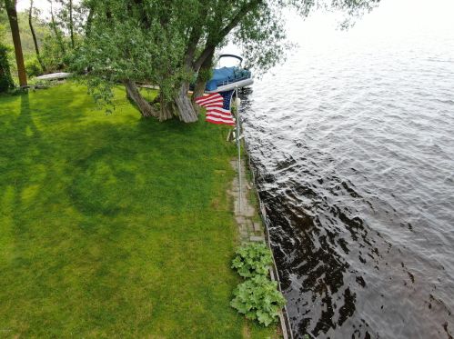 300 Cir Dr, Meskegon MI 49445-2712 exterior