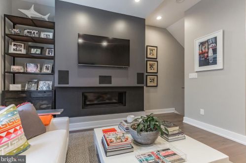 307 Green St, Philadelphia PA 19130-3914 exterior