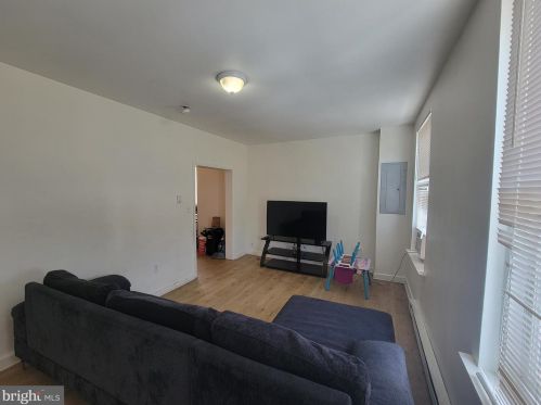 3535 8th St, Philadelphia PA 19140-4418 exterior