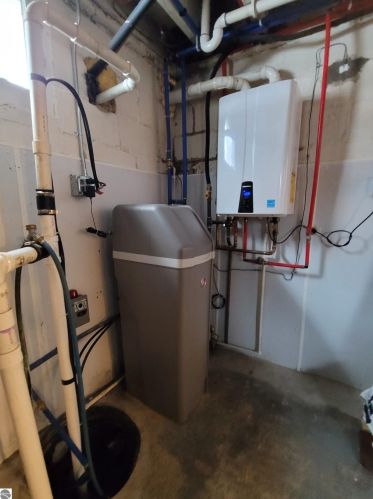 101 Orch Ave, Shepherd MI 48883-9106 exterior