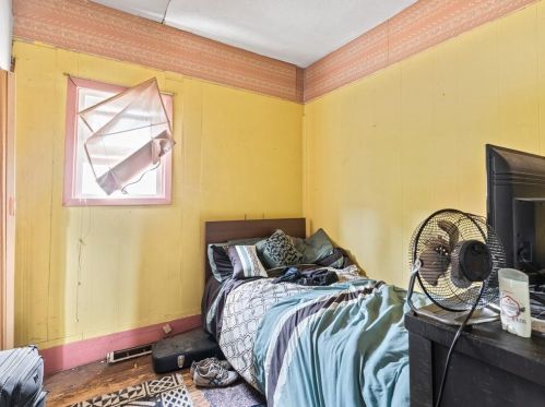 213 Pavilion Ave, Providence RI  02905-1621 exterior