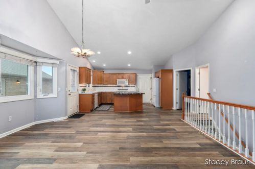 1730 Lisa Dr, Byron Township MI 49315-8006 exterior