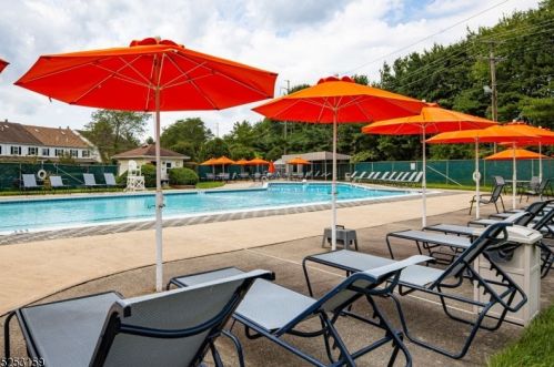 39 Wareham Ct, Scotch Plains NJ 07076-3132 exterior