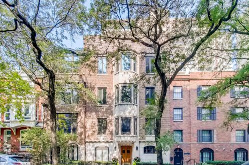 64 Elm St, Chicago, IL 60611-1019