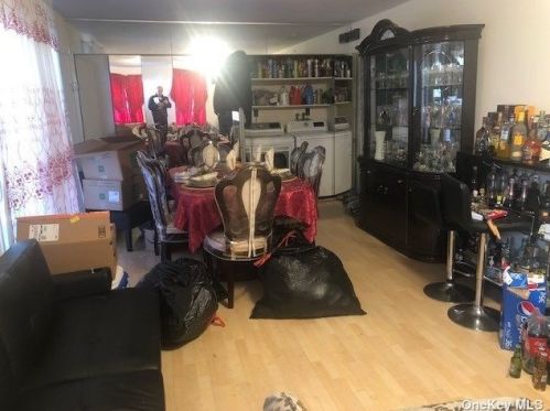 14 Horton Rd, Valley Stream, NY 11581-2113