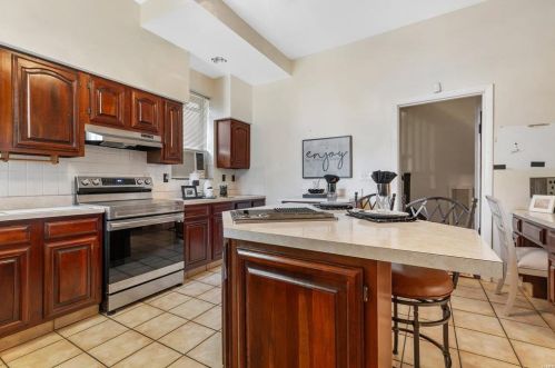 5226 Washington Pl, Saint Louis MO 63108-1116 exterior