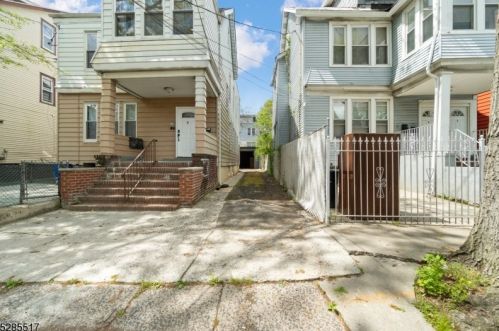 239 Wainwright St, Newark NJ  07112-1226 exterior