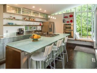 110704 Kings Ln, Chaska, MN 55318-2701