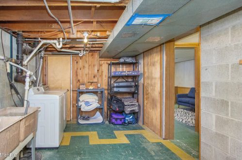 2171 Dangl Rd, Meskegon MI 49444-8748 exterior