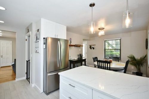 2327 Meadow Dr, Pittsburgh PA  15235-2740 exterior