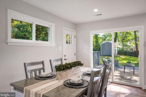 2809 James Dr, Alexandria VA  22303-1338 exterior