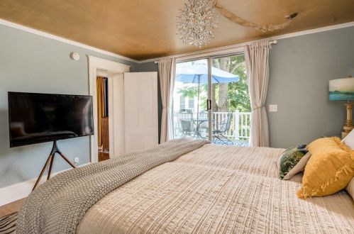 34 Cushing St, Dover NH 03820-3616 exterior