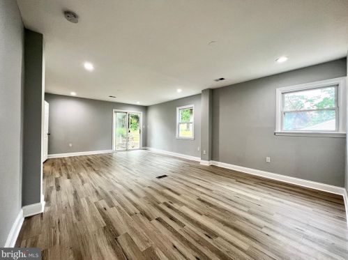 5910 Brookview Dr, Alexandria VA 22310-1819 exterior