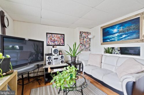 309 10 St, Darby PA 19023-1707 exterior