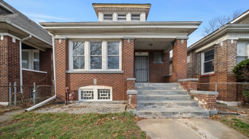 7742 Paulina St, Chicago, IL 60626-1041