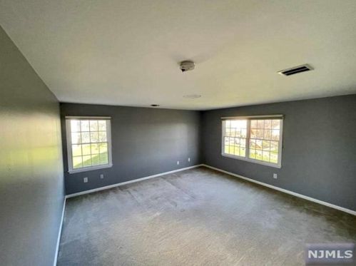 3 Bakley Ter, Town Center NJ 07052-2169 exterior