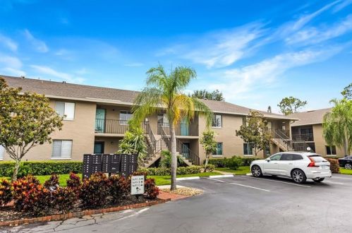 5695 Rattlesnake Hammock Rd, Naples FL 34113-8105 exterior