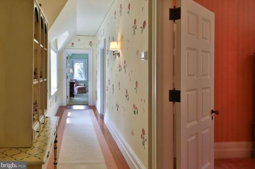 455 Chestnut Hill Ave, Philadelphia PA 19118-2712 exterior