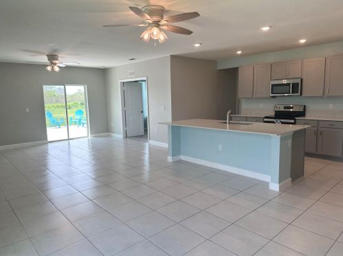 926 Bent Creek Dr, Fort Pierce FL  34947-1330 exterior