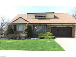 6378 Buckingham Dr, Cleveland, OH 44129-5006