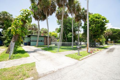 909 Boston Ave, Fort Pierce, FL 34950-8508