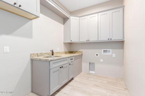 44829 3 St, Phoenix AZ 85004-2071 exterior