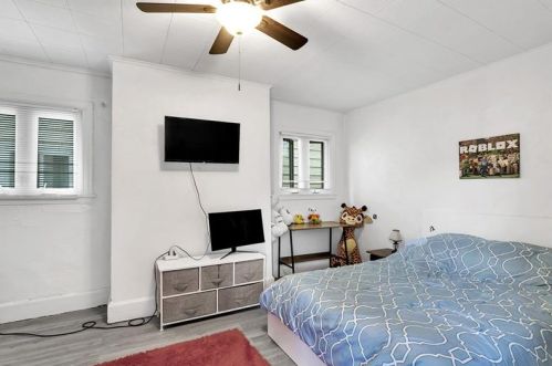 1850 Middle St, Pittsburgh PA 15227-3846 exterior