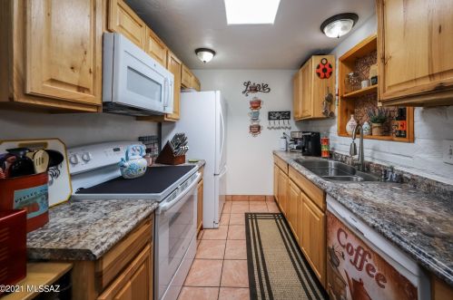 7272 Freestone Dr, Tucson AZ 85730-3711 exterior