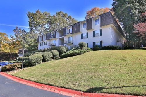 725 Dalrymple Rd, Atlanta GA  30328-1400 exterior