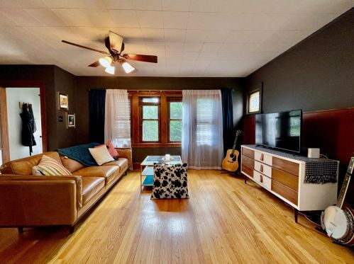 2233 72nd St, Milwaukee, WI 53213-1807