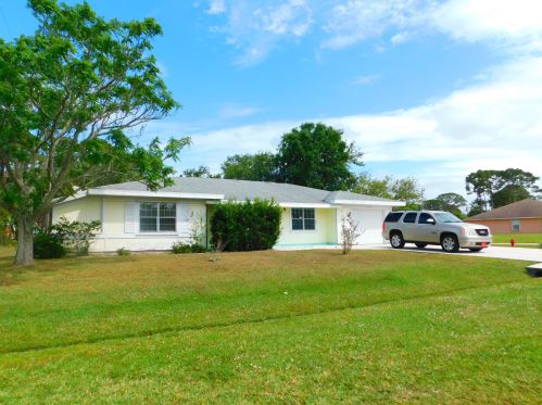 2197 Shelter Dr, Fort Pierce, FL 34952-4849