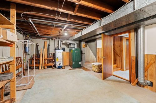 41 Halsey Rd, Woonsocket RI 02895-3837 exterior