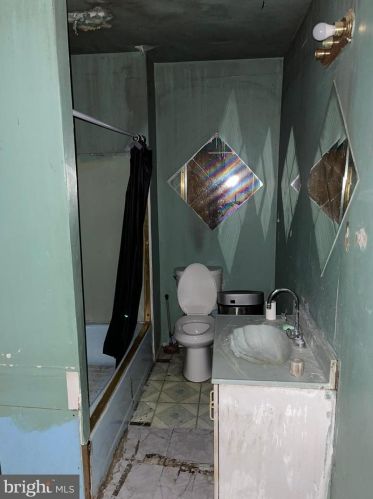 3739 9 St, Philadelphia PA 19140-3120 exterior