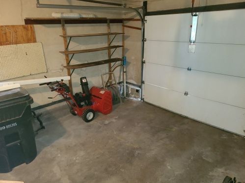 228 Hermitage Dr, Springfield MA 01129-1346 exterior