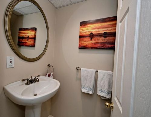 606 Bower Hill Rd, Pittsburgh PA 15243-1508 exterior