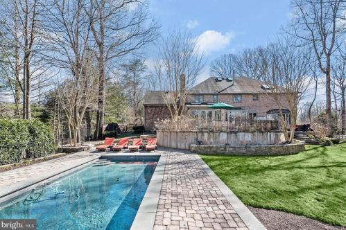 11820 Beekman Pl, Rockville MD 20854-2177 exterior