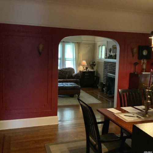 54 Frst Ave, Valley Stream NY 11581-1327 exterior