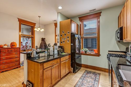 2309 Oakley Ave, Chicago IL 60645-5417 exterior