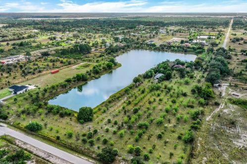 3965 56 Ave, Naples FL 34120-2809 exterior