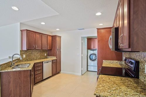 7 Huarte Way, Fort Pierce FL 34952-8517 exterior