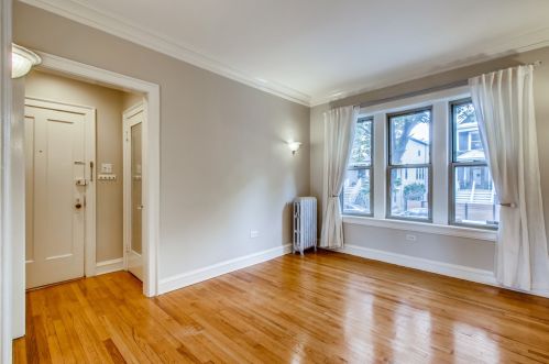 2215 Ainslie St, Chicago, IL 60625-1901